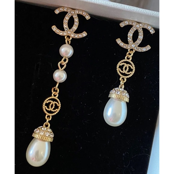 Gorgeous Chanel Asymmetric Drop Earrings